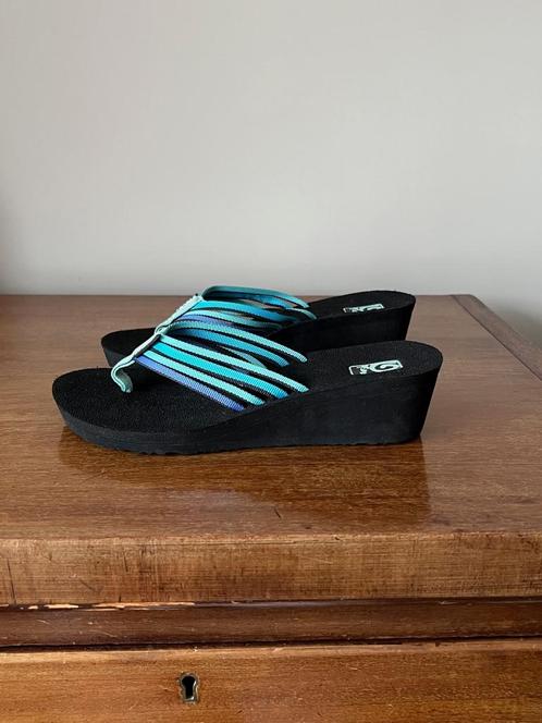 Nieuw: Teva teenslippers, maat 38, Kleding | Dames, Schoenen, Nieuw, Slippers, Blauw, Ophalen of Verzenden