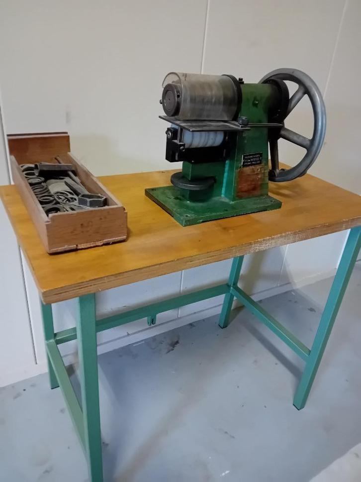 Snijmachine voor leer en kunststof, Antiek en Kunst, Antiek | Gereedschap en Instrumenten, Ophalen