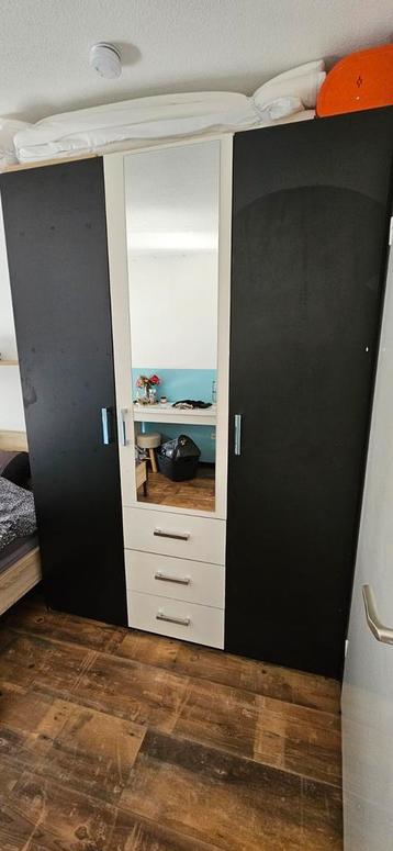 Kast 150 breed  beschikbaar voor biedingen