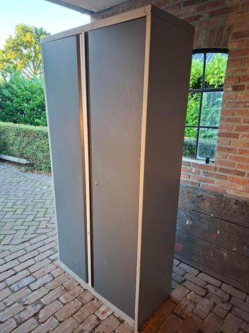 Goede, degelijke archiefkast, magazijnkast, werkplaatskast! beschikbaar voor biedingen