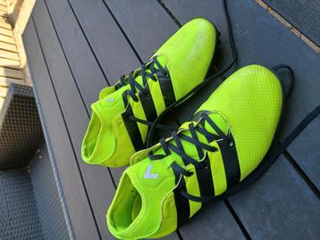 Adidas voetbal schoenen  beschikbaar voor biedingen