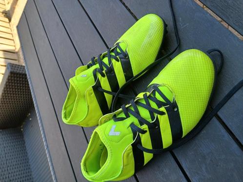 Adidas voetbal schoenen, Sport en Fitness, Voetbal, Zo goed als nieuw, Schoenen, Maat XS of kleiner, Ophalen of Verzenden