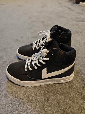 Jongens schoenen  beschikbaar voor biedingen