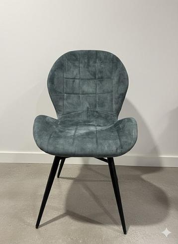 Mooie groene stoel met stof , rits kapot beschikbaar voor biedingen