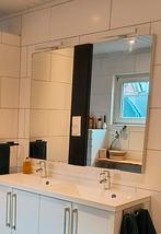 Moderne badkamerspiegel met verlichting en stopcontact, Huis en Inrichting, Badkamer | Badkamermeubels, Ophalen, Gebruikt, 100 tot 150 cm