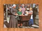Schagen. Baby in kinderwagen op Westfriesche markt., Noord-Holland, Ongelopen, Ophalen of Verzenden, 1980 tot heden