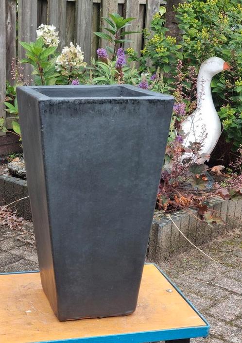 Zwart/antracietgrijs  plantenbak 57 cm     zwaar terracotta, Tuin en Terras, Bloembakken en Plantenbakken, Gebruikt, Steen, Balkon