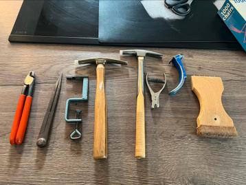 Meubelstoffeerder gereedschap beschikbaar voor biedingen