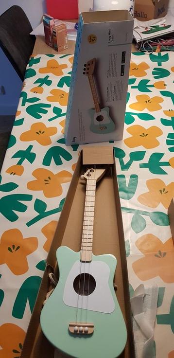 Loog mini acoustic gitaar beschikbaar voor biedingen