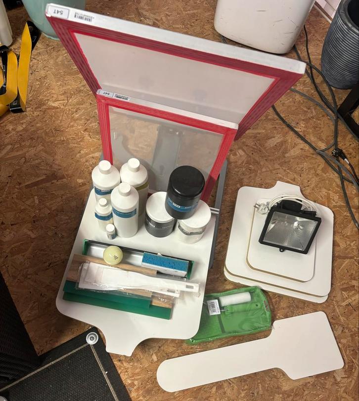 Zeefdrukmachine met toebehoren - Nieuw!, Hobby en Vrije tijd, Knutselen, Ophalen of Verzenden