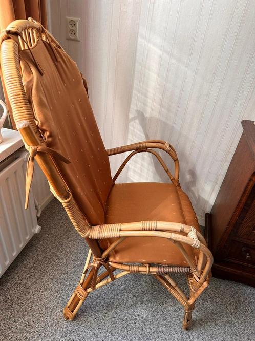 Mooie goed uutziende rotan stoel, Huis en Inrichting, Stoelen, Eén, Riet of Rotan, Bruin, Ophalen