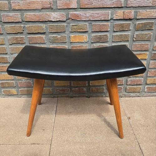 Vintage jaren 50-60 voetenbankje/ krukje., Huis en Inrichting, Banken | Voetenbanken en Poefen, Zo goed als nieuw, 50 tot 75 cm