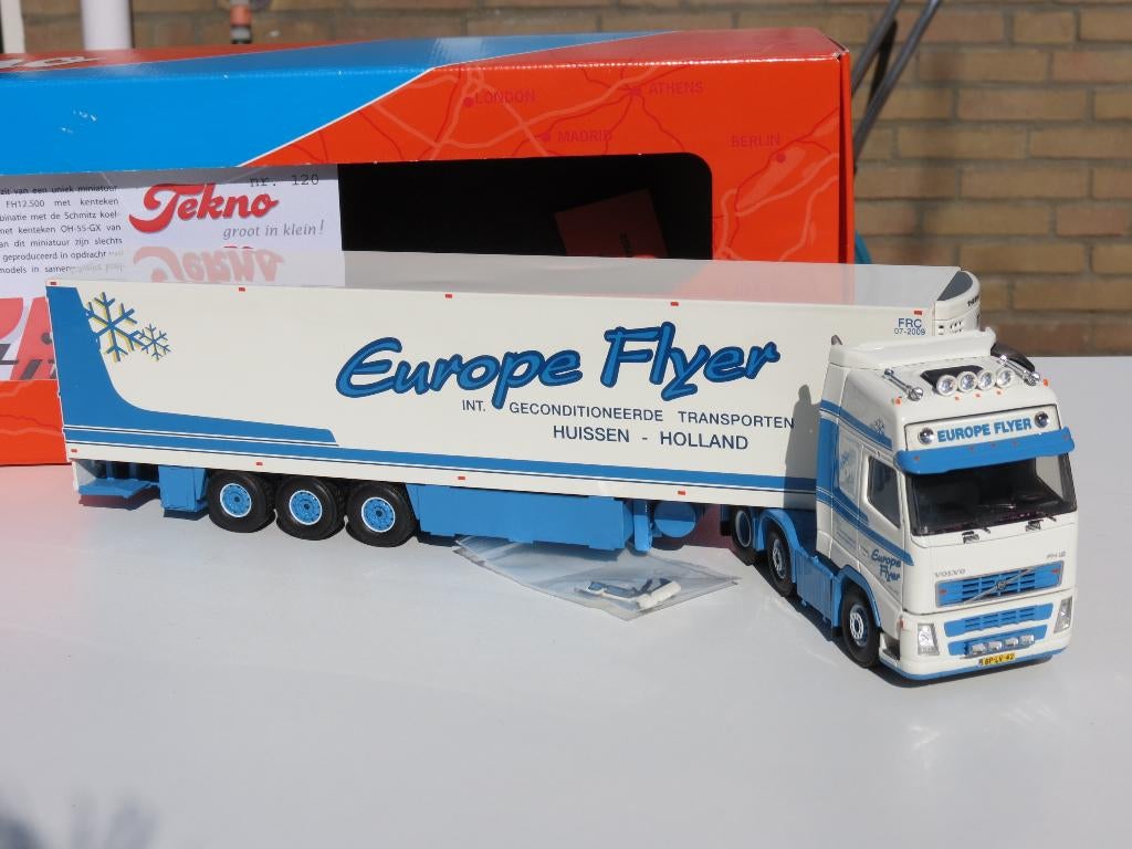 TEKNO VOLVO FH 'EUROPE FLYER', Ophalen of Verzenden, Zo goed als nieuw, Bus of Vrachtwagen, Tekno