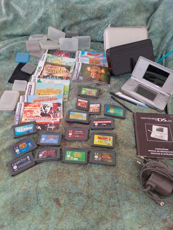 Nintendo DS lite met oplader en 15 spelletjes  beschikbaar voor biedingen
