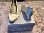 Satijnen schoenen maat 36,5, Kleding | Dames, Schoenen, Ophalen of Verzenden, Zo goed als nieuw, Sneakers of Gympen