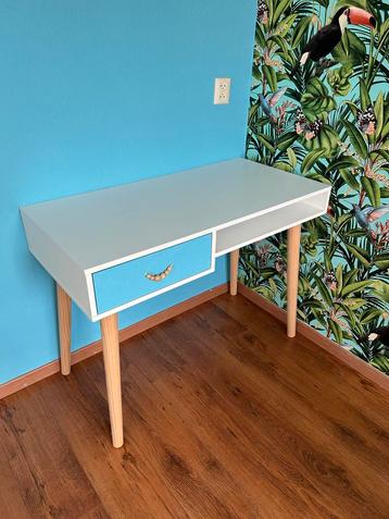 Bureau met lade - Zo goed als nieuw! beschikbaar voor biedingen
