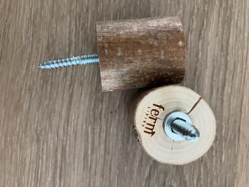 2x Ferm Living Wandhaakjes | boomstam | Stem Hooks | 4cm, Huis en Inrichting, Woonaccessoires | Kapstokken, Nieuw, Wandhaken, Minder dan 100 cm