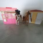 Set van 2 barbie speelpaarden plus stallen, Kinderen en Baby's, Speelgoed | Poppen, Gebruikt, Ophalen, Barbie