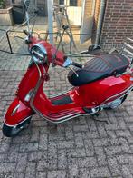 Vespa primavera rood 2021, Fietsen en Brommers, Ophalen, Zo goed als nieuw, Overige modellen