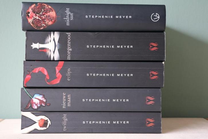 Twilight deel 1 t/m 5 - Stephenie Meyer (Nederlandstalig), Boeken, Kinderboeken | Jeugd | 13 jaar en ouder, Gelezen, Fictie, Ophalen of Verzenden
