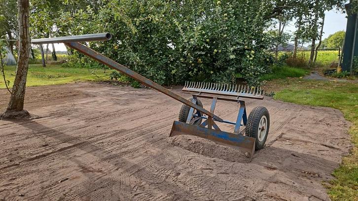 Te huur: egalisatiebalk schuif kilverbak grondschaaf hark, Tuin en Terras, Hand-tuingereedschap, Gebruikt, Overige soorten, Ophalen