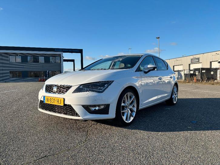 Seat Leon 1.4 ecotsi FR connect 185PK 2016 Wit, Auto's, Seat, Particulier, Leon, Airconditioning, Bluetooth, Bochtverlichting
