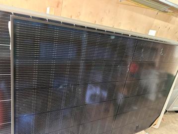 Zonnepanelen laatste stuk 25,- per stuk  beschikbaar voor biedingen