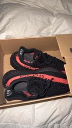 Yeezy 350 boost v2 black red core, Ophalen, Zo goed als nieuw, Zwart