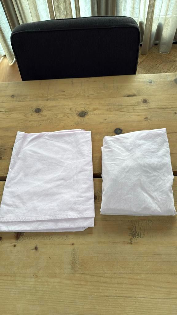 Cottonbaby roze hoeslaken en laken voor ledikant., Kinderen en Baby's, Kinderkamer | Beddengoed, Zo goed als nieuw, Hoeslaken of Sloop
