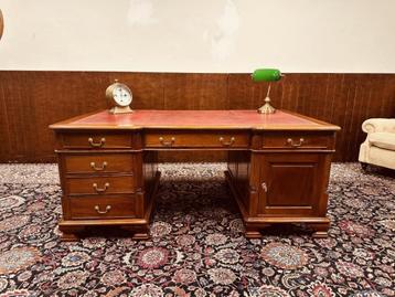 Klassiek Engels Chesterfield Bureau Partnerdesk beschikbaar voor biedingen