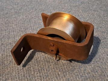Te koop Antiek brons messing Katrol Loopwiel beschikbaar voor biedingen