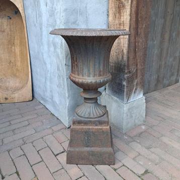 Gietijzeren vaas op sokkel tuinvaas jardinière *Etage3* beschikbaar voor biedingen