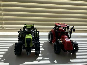 Twee speelgoed traktoren beschikbaar voor biedingen