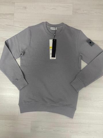 Mooie sweaters van maat M tot XXL beschikbaar voor biedingen