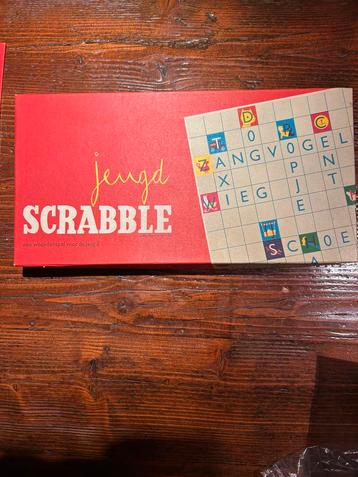 Vintage jeugd scrabble spel met twee borden beschikbaar voor biedingen