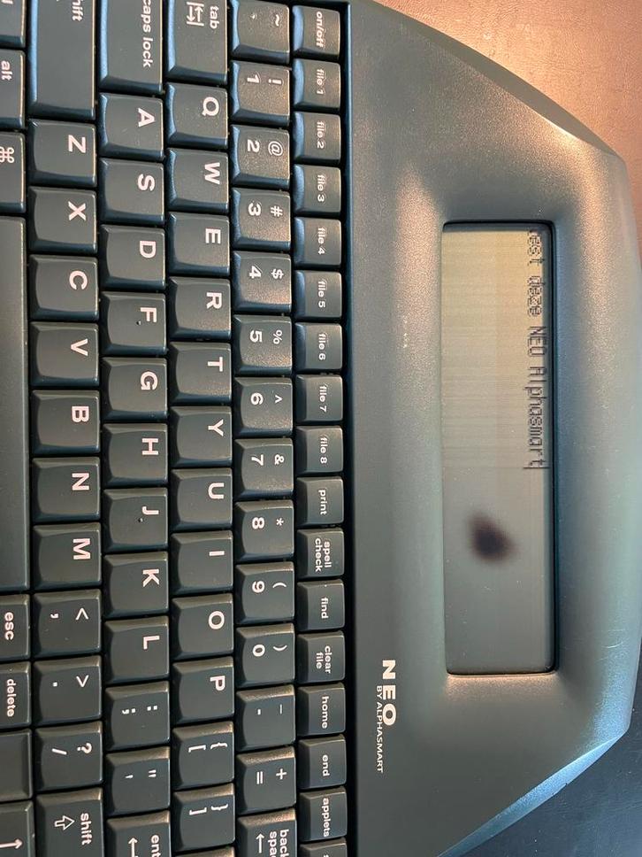 NEO Allphasmart - Draagbare Tekstverwerker, Computers en Software, Toetsenborden, Gebruikt, Qwerty, Bedraad, Ophalen of Verzenden