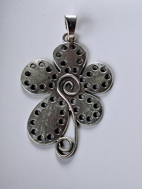 grote zilverkleurige hanger mooie bloem, Sieraden, Tassen en Uiterlijk, Kettinghangers, Nieuw, Overige materialen, Zilver, Ophalen of Verzenden