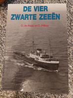 DE VIER ZWARTE ZEEËN C.DE HAAS EN D.PILKES DE ALK 1982, Ophalen of Verzenden, Zo goed als nieuw, Motorboot, Boek of Tijdschrift