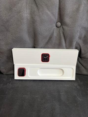 Apple Watch 6 - Nieuwe staat - Wil niet aan - Red Edition beschikbaar voor biedingen