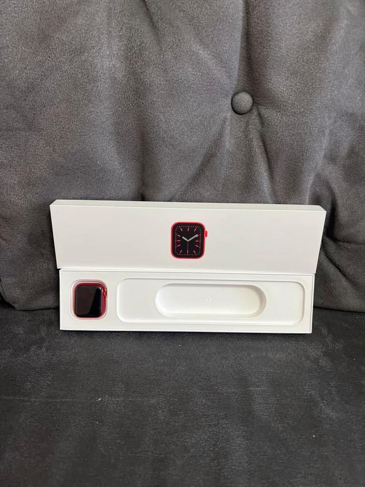 Apple Watch 6 - Nieuwe staat - Wil niet aan - Red Edition, Sieraden, Tassen en Uiterlijk, Smartwatches, Zo goed als nieuw, iOS