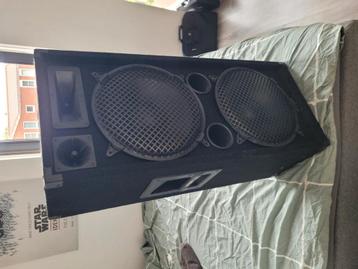 MAX Disco Speaker MAX212 1400W 2x 12

 beschikbaar voor biedingen