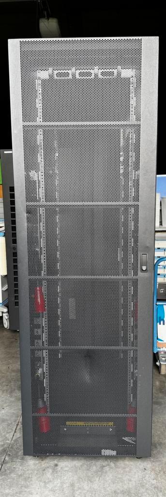 Serverrack merk IBM, 42U, extra power aansluitingen (kracht), Computers en Software, Serverkasten, Gebruikt, Geperforeerd, Geperforeerd