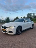 BMW 3-Serie 318i 136pk Aut 2018 Wit M pakket, Automaat, 74 €/maand, Wit, 19 km/l