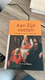 R. van Kooten - Aan Zijn voeten, Nieuw, Ophalen of Verzenden, R. van Kooten