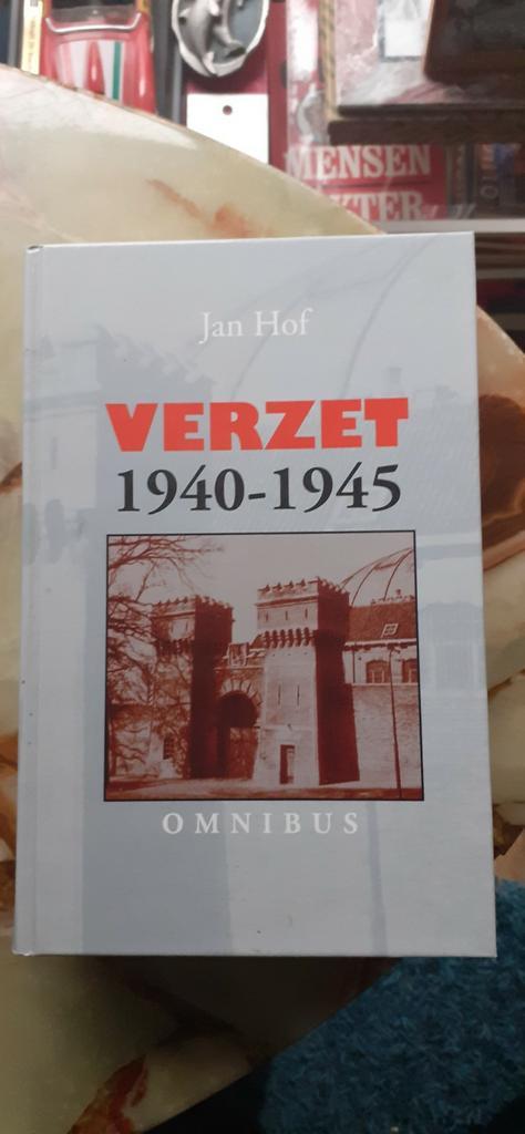 J. Hof - Verzet 1940-1945, Boeken, Oorlog en Militair, Zo goed als nieuw, Overige onderwerpen, Ophalen of Verzenden