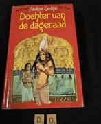 Dochter van de dageraad - Pauline Gedge, Ophalen of Verzenden, Gelezen, Nederland