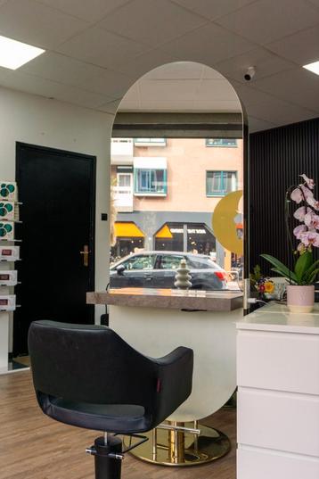 KAPPERSSTOEL TE HUUR  utrecht  beschikbaar voor biedingen