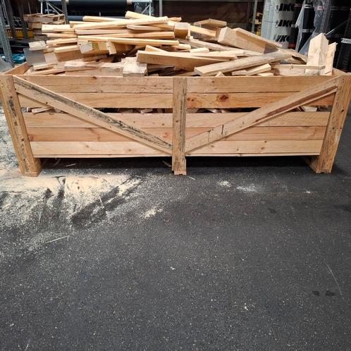 Pallet hout 2 bak vol (brandhout), Tuin en Terras, Haardhout, Blokken, Overige houtsoorten, Minder dan 3 m³, Ophalen