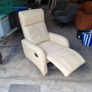 Witte leren relaxfauteuil  beschikbaar voor biedingen