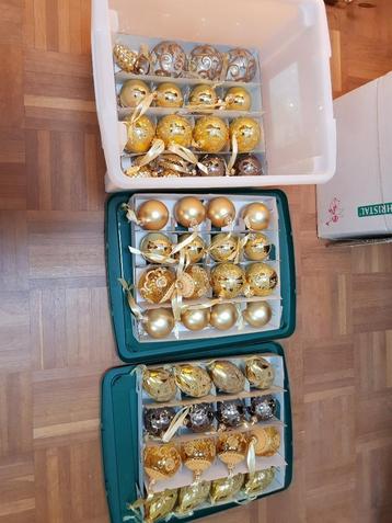 Nieuw: 2 kerstdozen met goudkleurige kerstboom artikelen beschikbaar voor biedingen